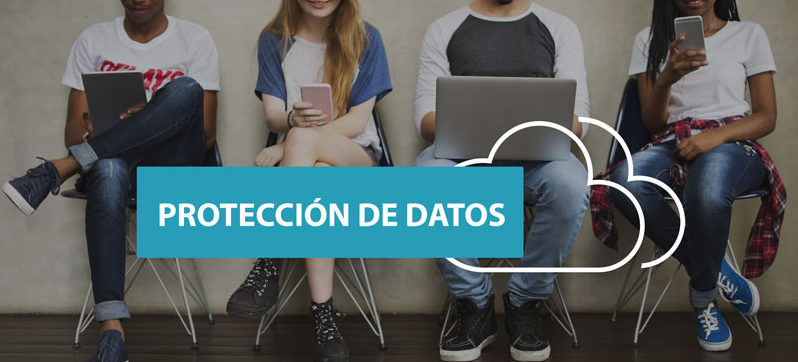 gente usando dispositivos electronicos