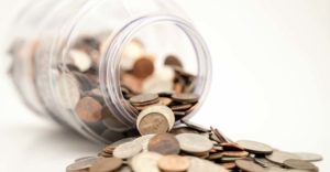 dinero en un bote