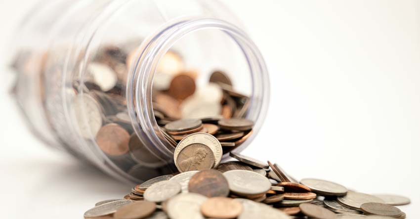 dinero en un bote