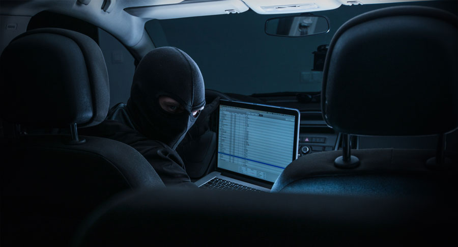 hacker en un coche