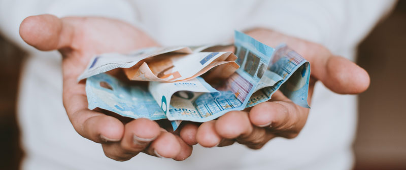 foto de billetes de euro representando los gastos de una compraventa