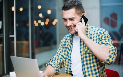 autonomo hablando por telefono